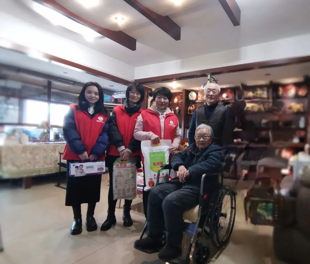 电子城街道紫薇社区*党**支部书记李霞：给老旧小区“换新装”让居民幸福“笑开颜”