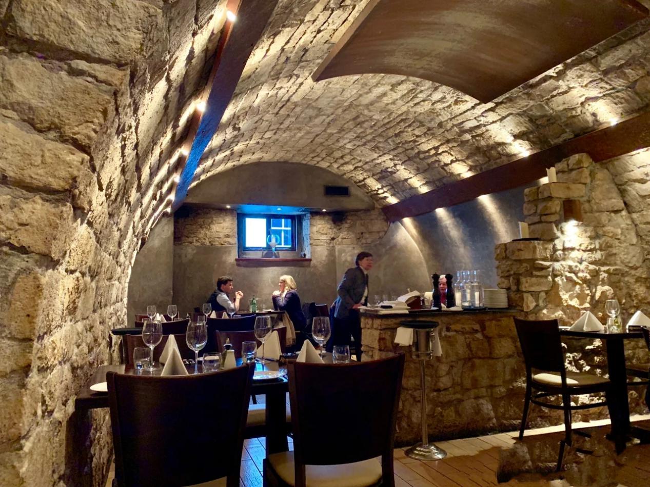 巴斯温泉小镇在哪里,巴斯温泉小镇