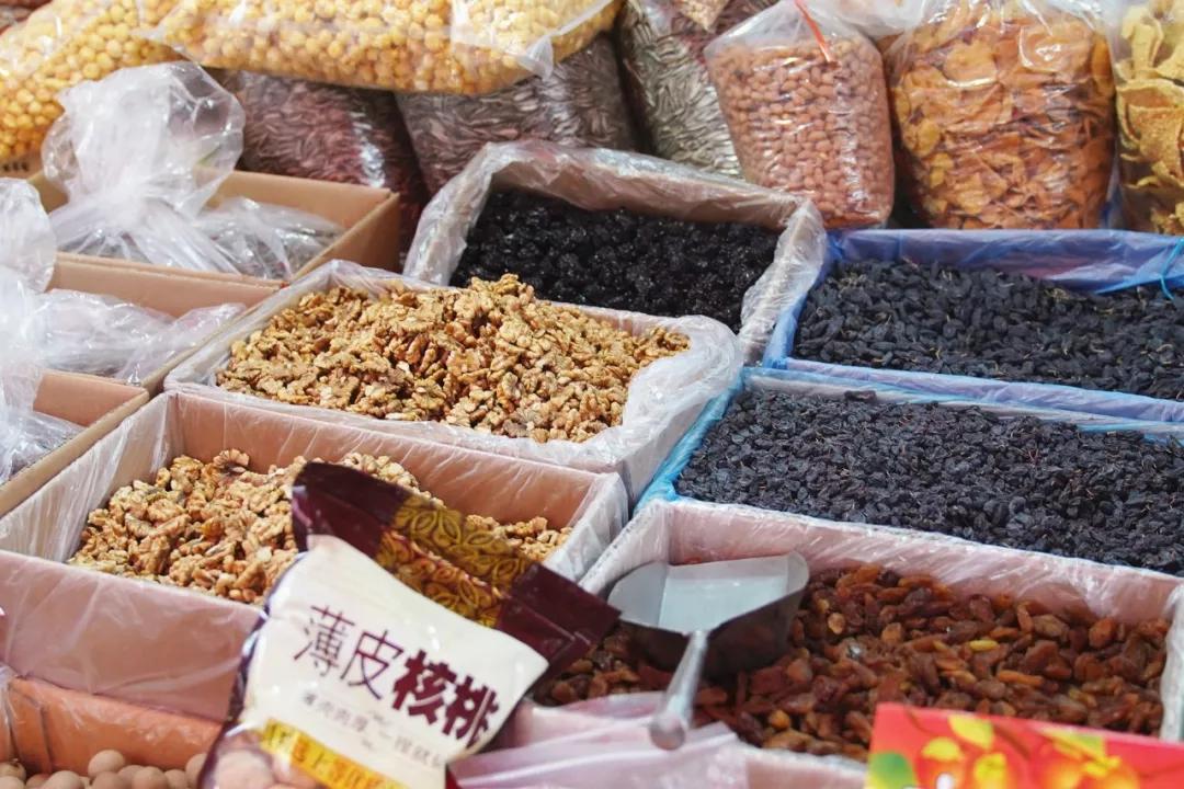 直端零食店“老巢”！好逛到两只手都拿不下