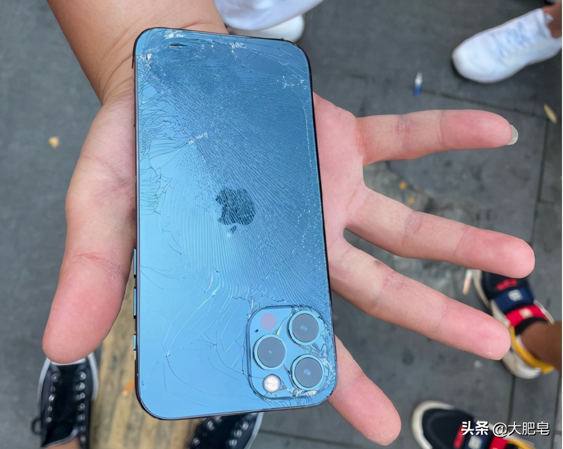 iphone12摔了一下发热,iphone12摔了一下不读卡