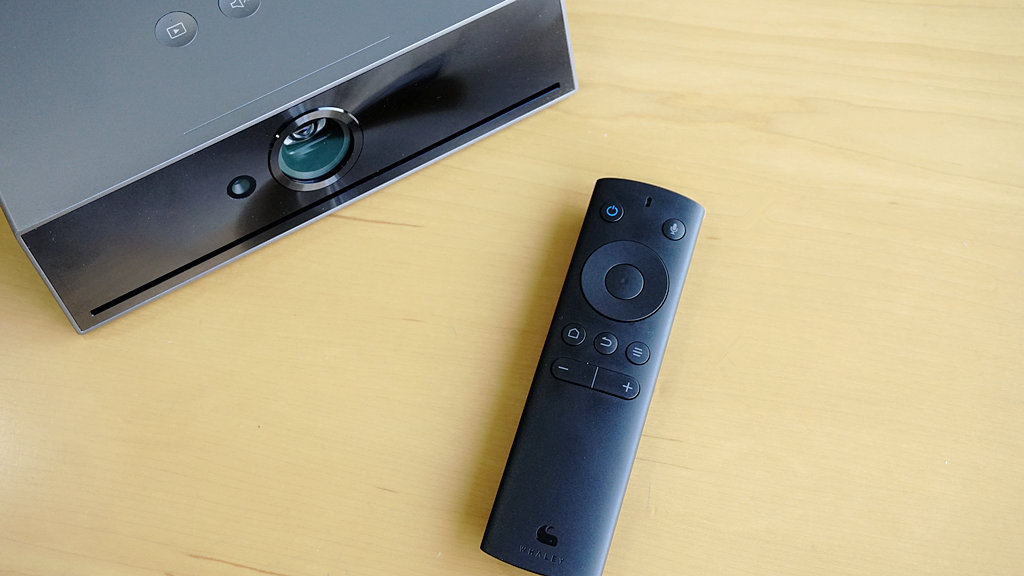 客厅用投影仪代替电视机好不好,客厅电视机和投影仪