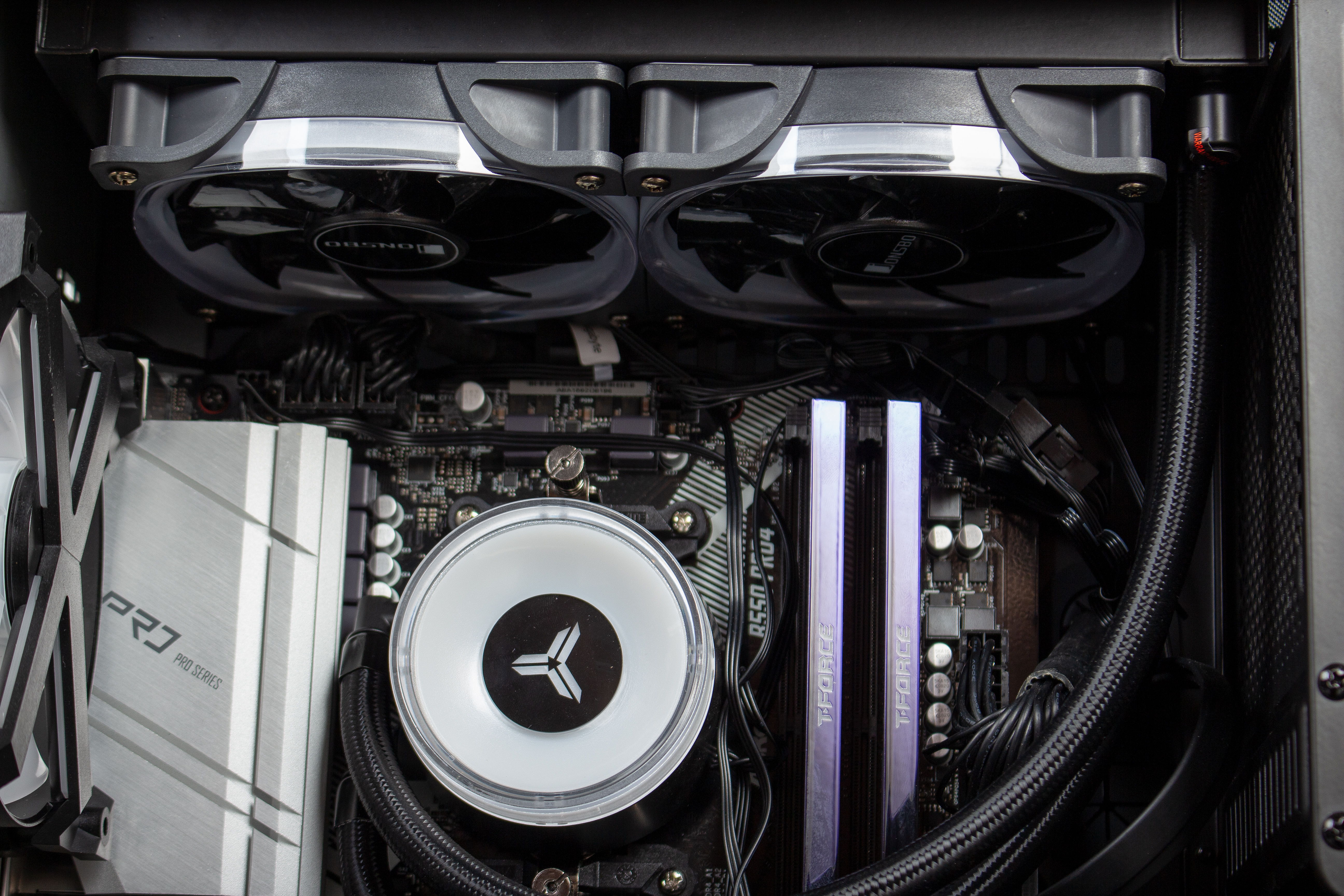 49年入国军?3700X+B550+2070S够用*党**装机