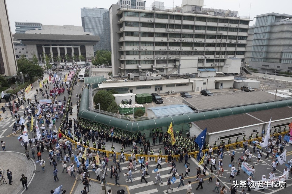 一脚踢到钢板视频,一脚踢到钢板合集