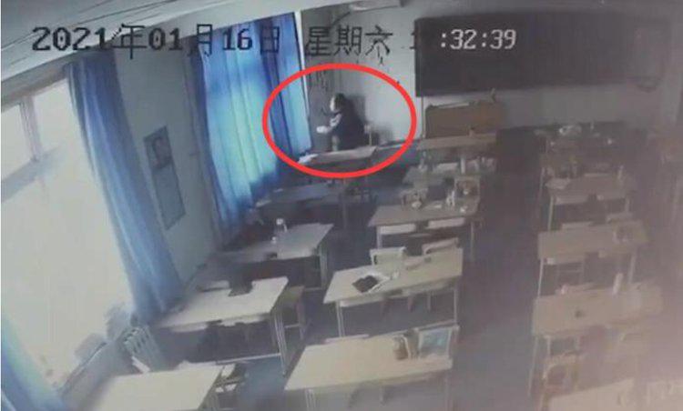 高三女生遭遇校园*力暴**，跳楼身亡！4个步骤教你让孩子远离霸凌