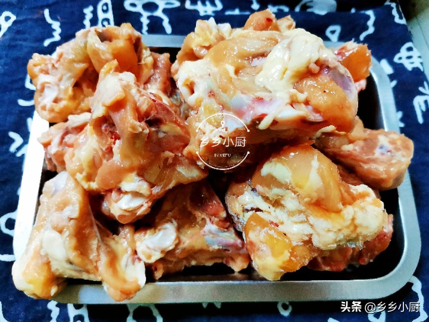 鸡锁骨这么做，色泽红亮，麻辣鲜香，网友直呼太馋人了，求做法
