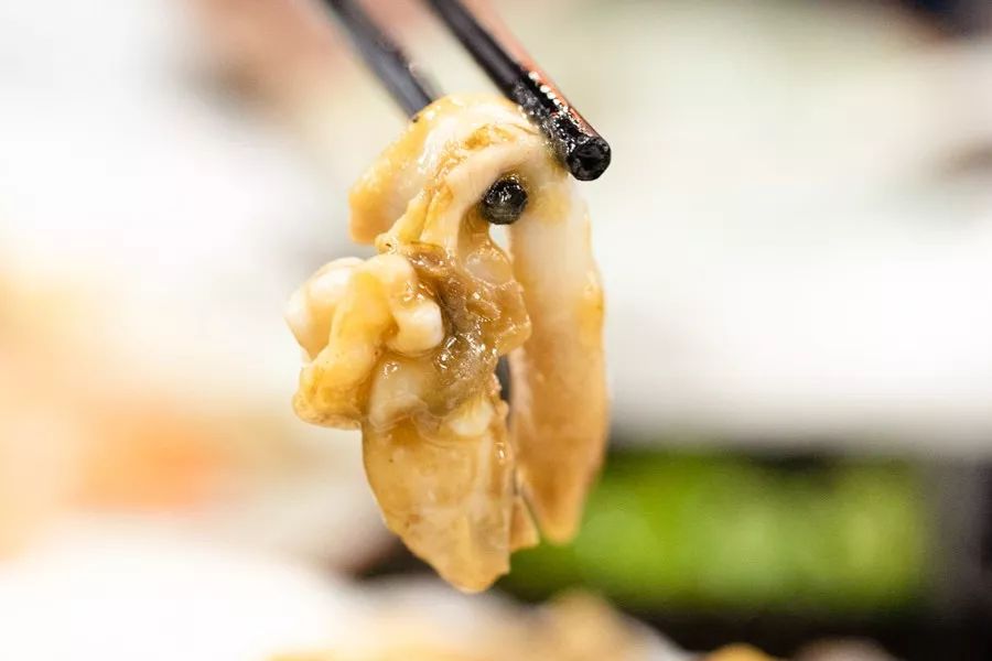 这家噗噗噗的粥底火锅店，稳就一个字