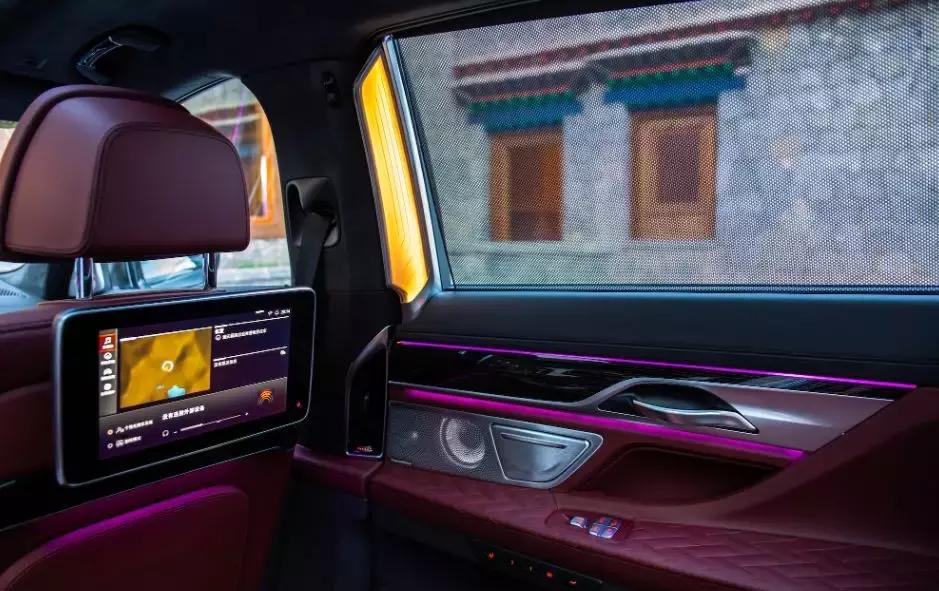 开着宝马x7在上海路上的视频,开着宝马x7进西藏