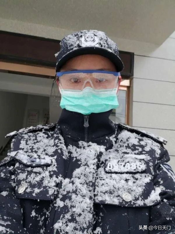 致敬疫情防控中的铿锵玫瑰,致敬战斗在抗疫前线的白衣天使