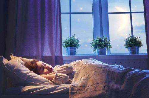 小孩晚上开灯睡觉有什么危害,小孩晚上开灯睡觉的危害