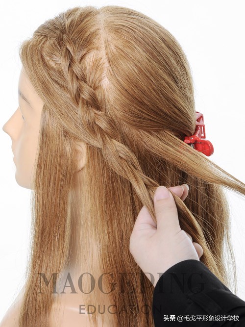 不会编发也可以扎的披肩发,披肩发怎么扎古风发辫