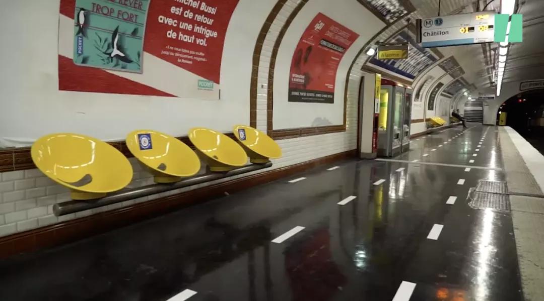 在贴满了一百万张贴纸之后，我快不认识巴黎地铁了…
