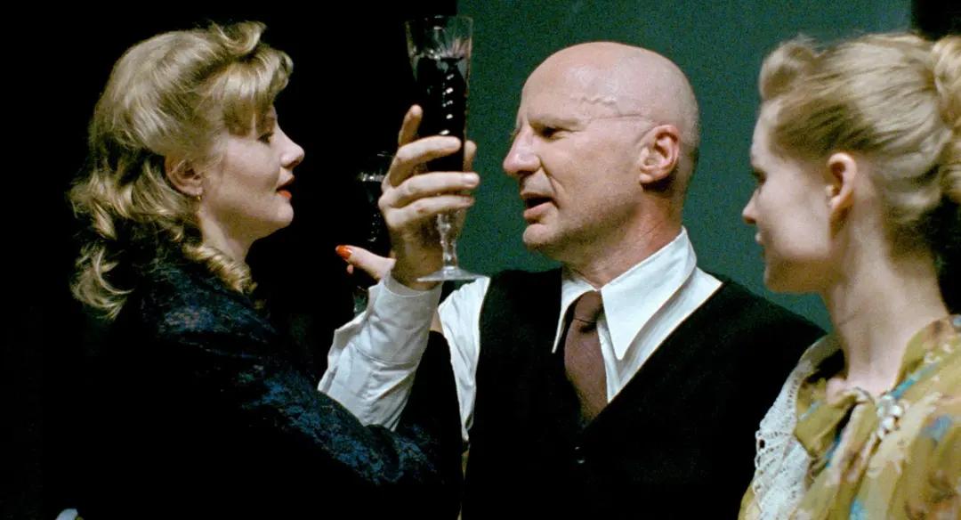 它是改变影史的神作,还是惨无人道的*行暴**?