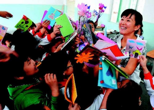 刚上幼儿园教师节给老师送什么呢,教师节给幼儿园老师送礼物怎么送