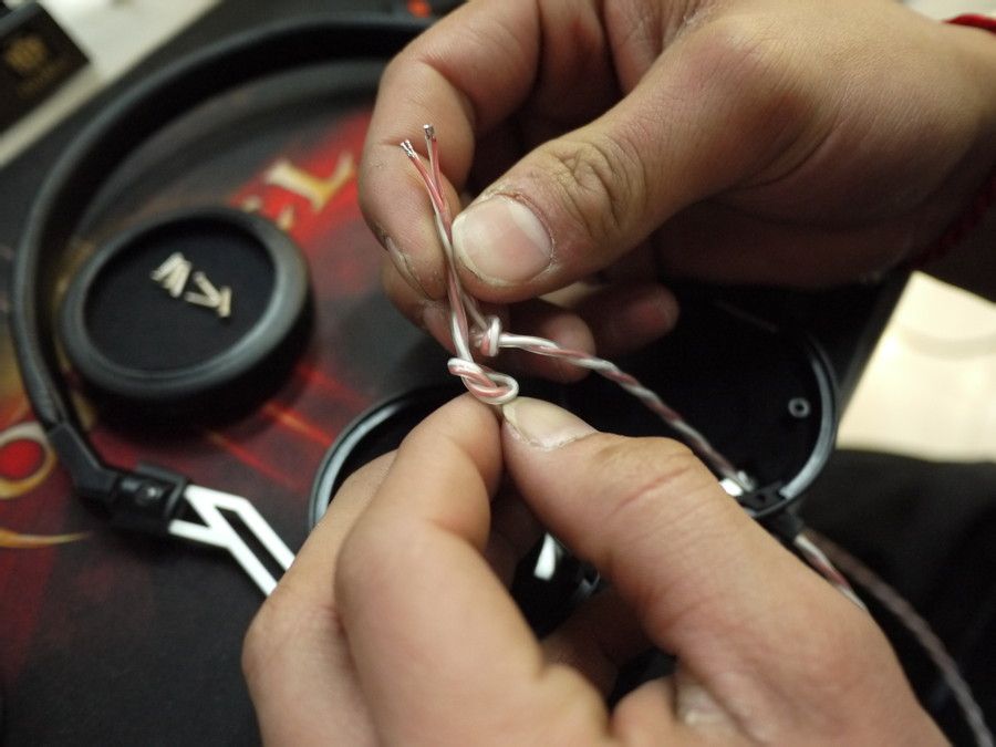 耳机的线怎么重新接,断线怎么接线不伤线