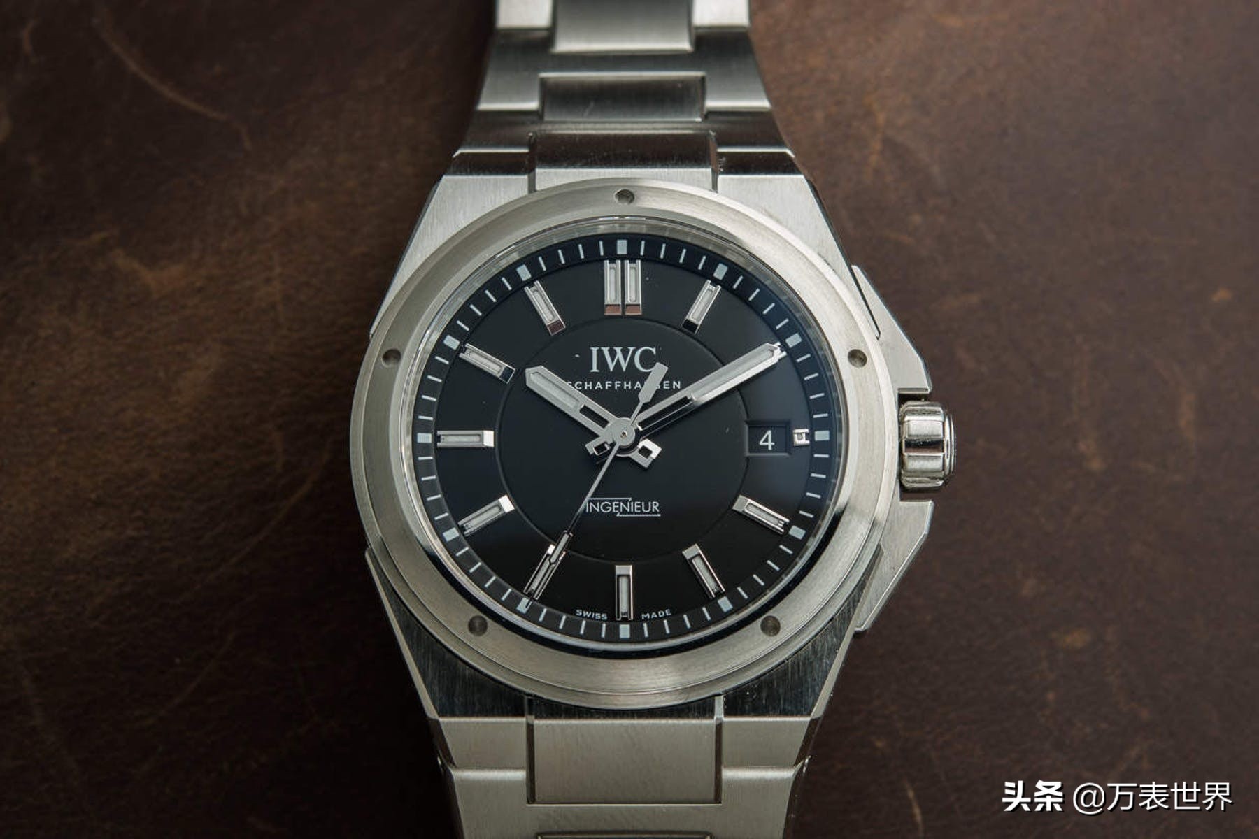 目前最便宜的爱彼手表是哪款,爱彼手表的哪个系列比较上档次