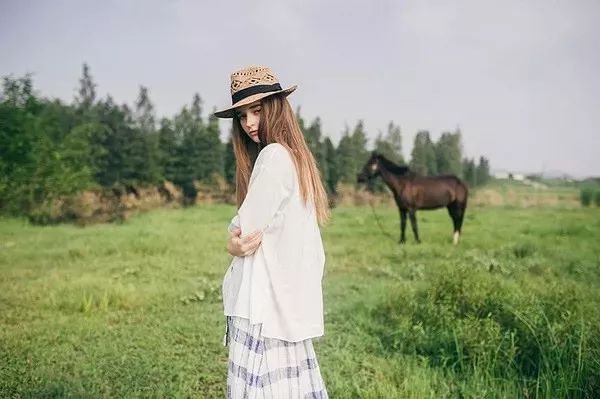 “土气”的休闲农业，正成为高端品牌争抢的“联姻”对象