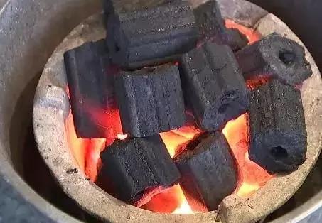 12岁孩子自卑爱哭心理脆弱想自残,8岁自残孩子心理