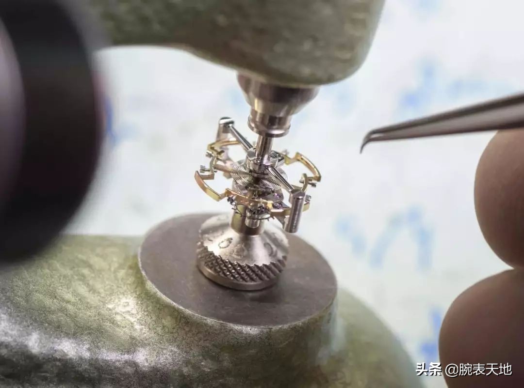 自动机械表一天误差三十秒,名牌机械表一天误差五分钟正常吗