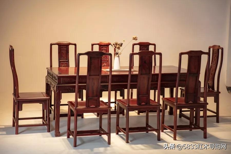 中式餐厅用圆桌还是长条桌好,餐厅圆桌和长桌哪个更好