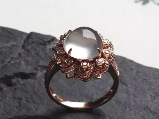 冰种翡翠特点,冰种翡翠原石皮壳特征