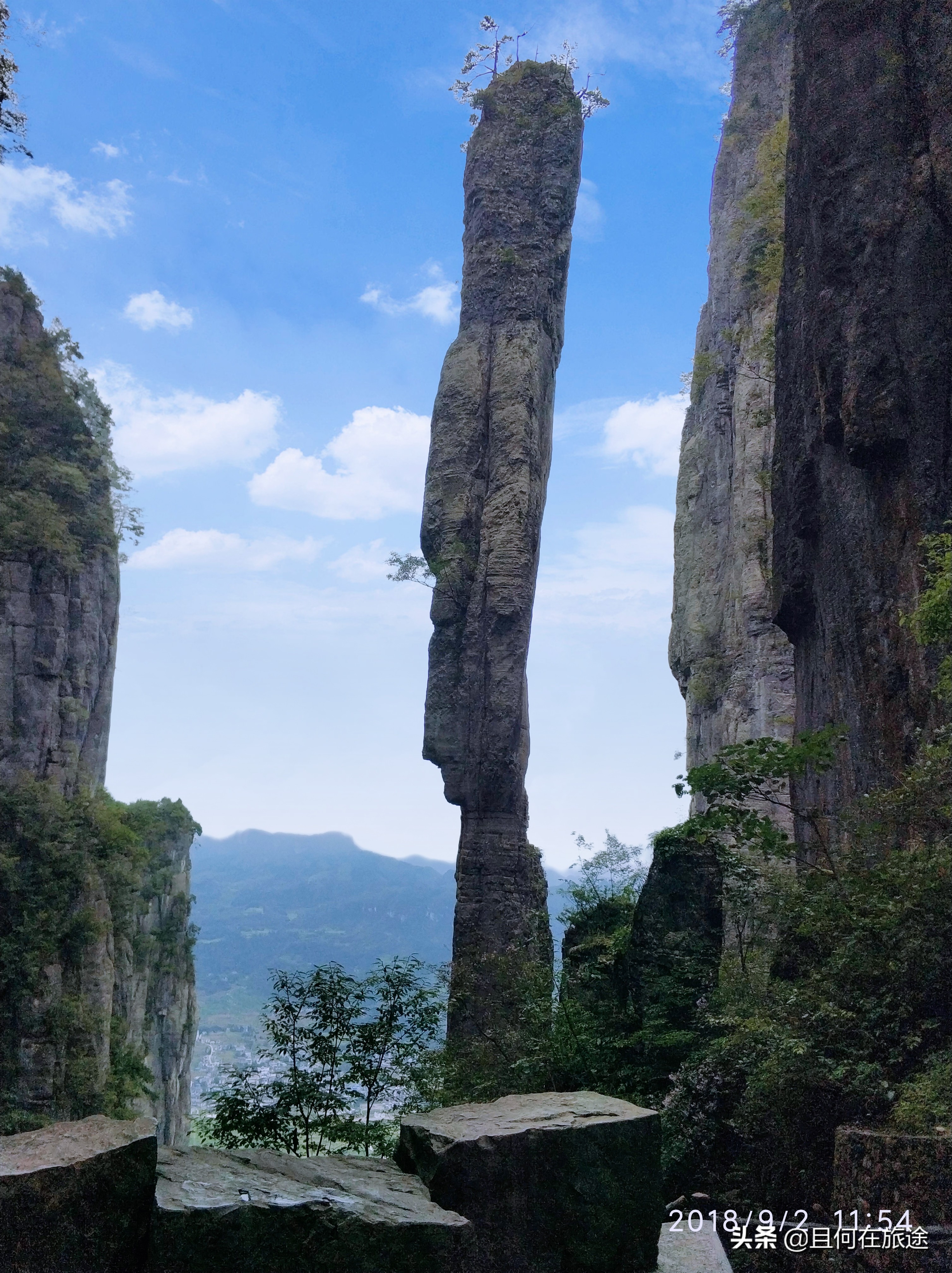 一山分四季十里不同天,一山有四季十里不同天出自哪里