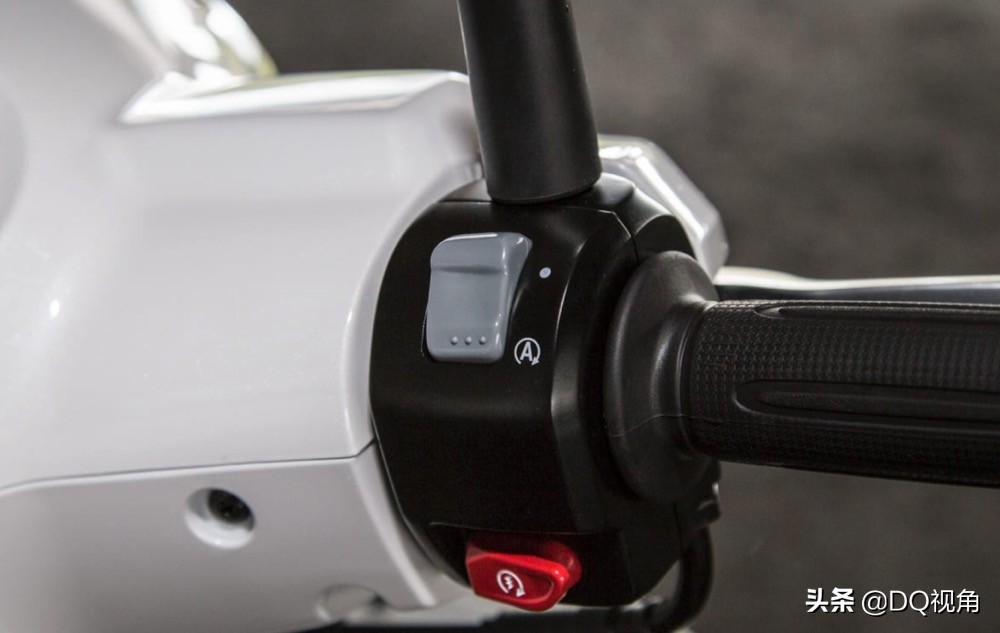 三阳飞度4的abs和cbs怎么分辨,三阳飞度4abs是常亮的吗