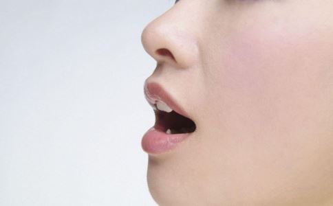 女性舔嘴唇心理学暗示什么,女生舔嘴唇心理学暗示什么