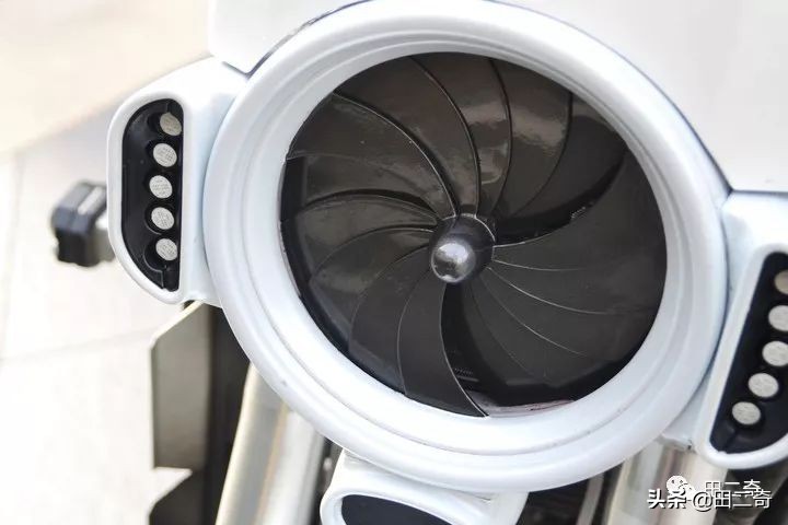 19款SYM新车发布,搭载ZXR400引擎,超炫涡*大轮**灯指纹启动