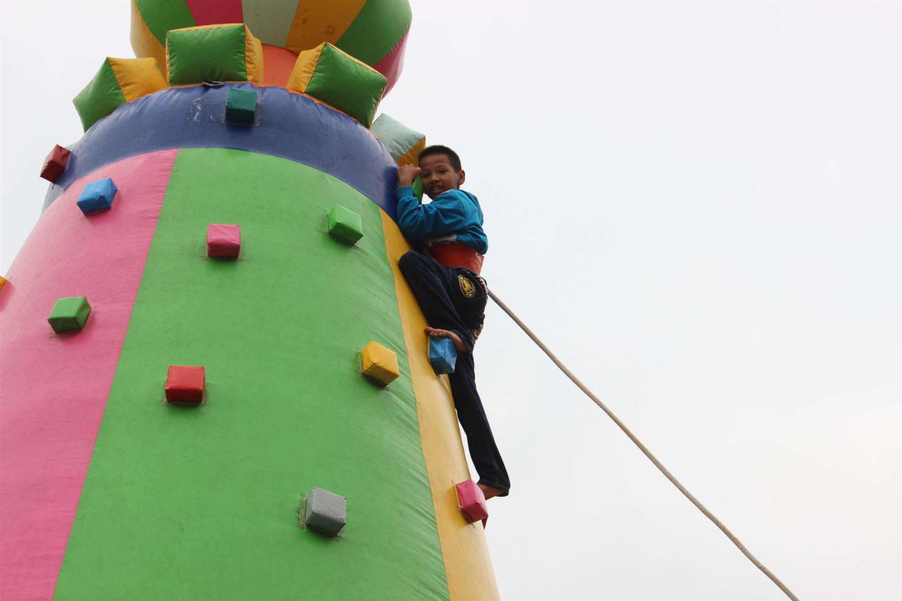 央视曝光“索命鞋”,可导致孩子性早熟,很多父母却还抢着买