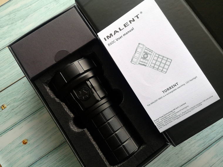 自从拍完这个手电之后,公园里人少了好多