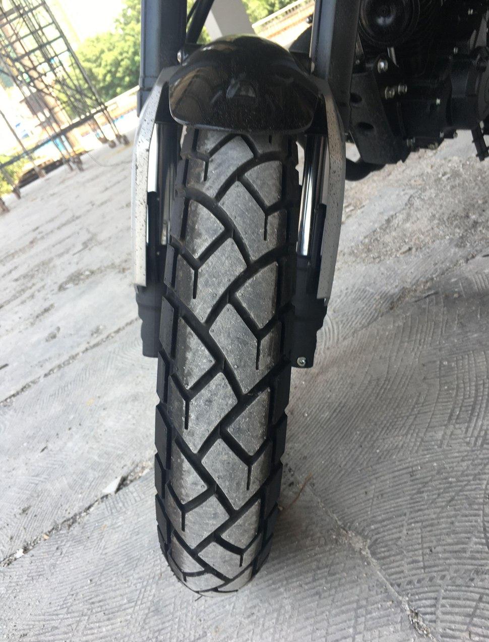 同事买了一辆日系车,同事买的摩托车