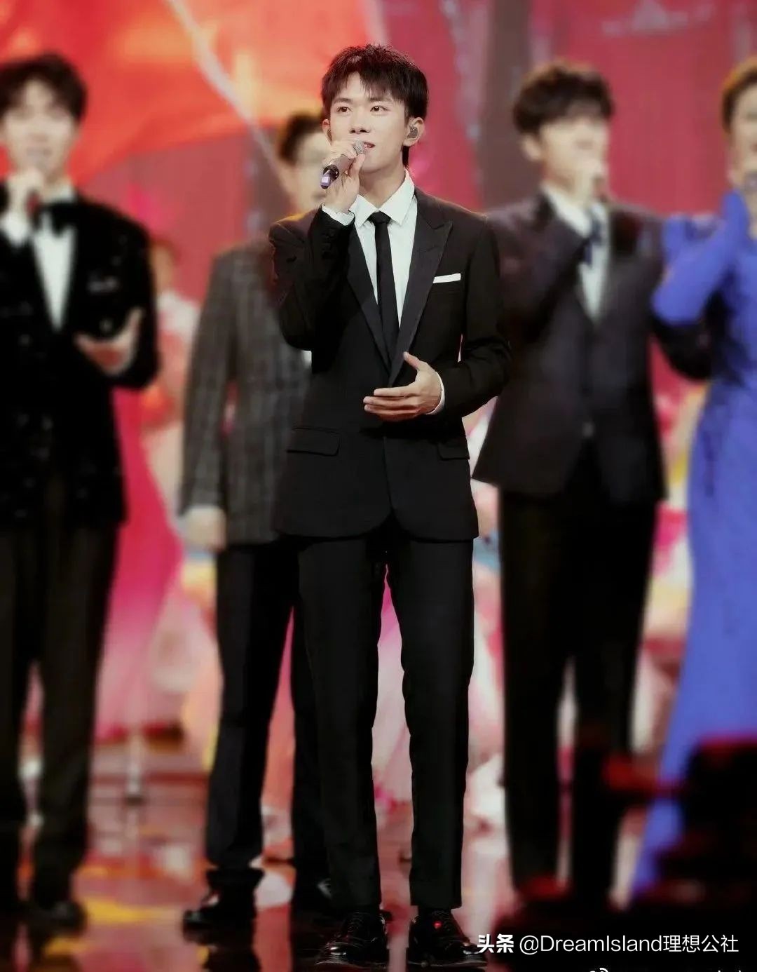 街拍白色乐福鞋,达妹街拍图文