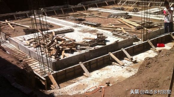 北方农村建房全过程,三层占地150平米,花了50万