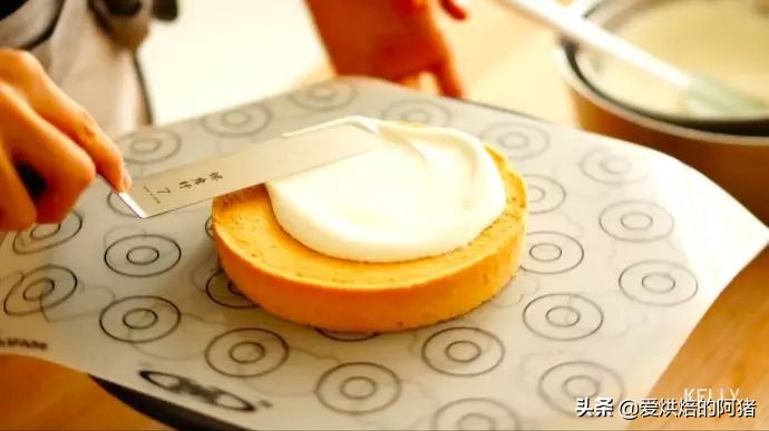 邱莹莹同款草莓奶油蛋糕，基础戚风胚，徒手脱模剖片及抹面挤花