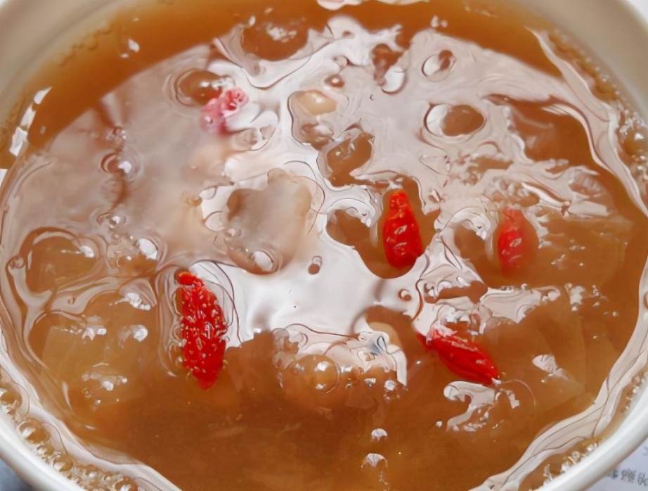 银耳羹出胶小窍门,煮银耳羹没锅盖怎么办