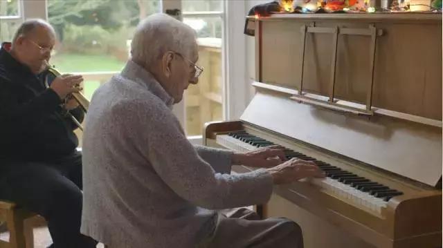 老年人还能学音乐吗,老年人为什么学唱歌