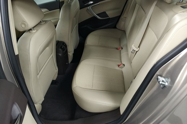 别克君威2015款2.0精英版二手,我买了辆二手车