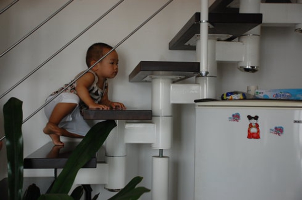 宝宝刚开始学走路应该注意什么,小孩学走路大人怎样引导