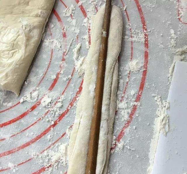 油条的做法和配方最简单,油条的家庭做法和配方的全过程