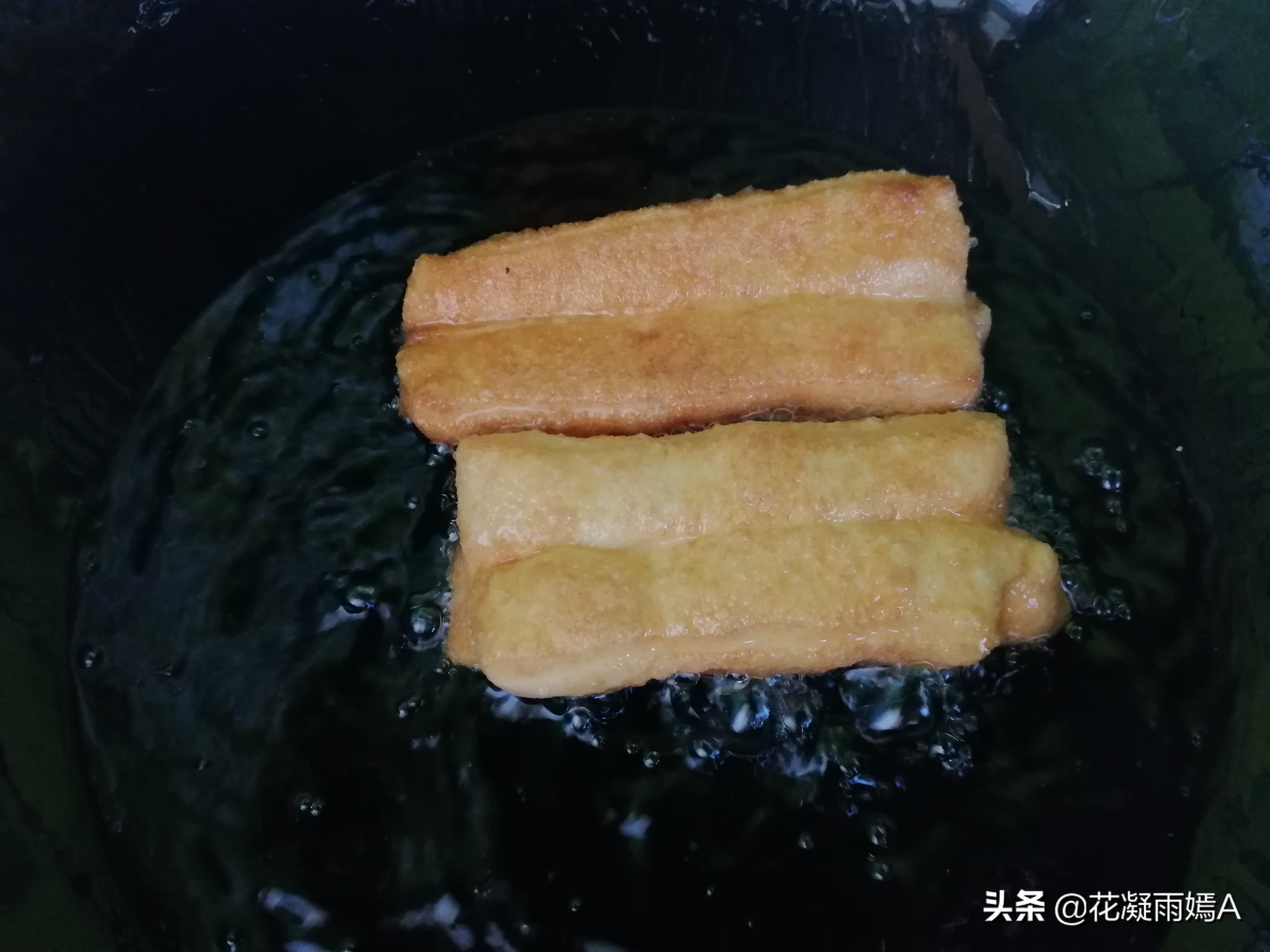 做好的油条摆摊怎么出摊,油条最简单的做法只用面粉鸡蛋