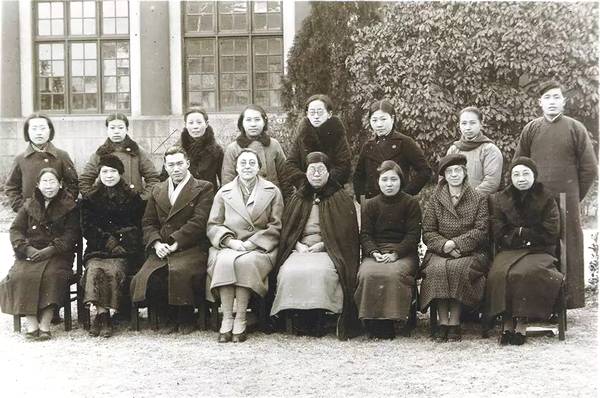 拯救上万中国妇孺的美国人，却最终自杀，墓碑上刻着“观音菩萨”