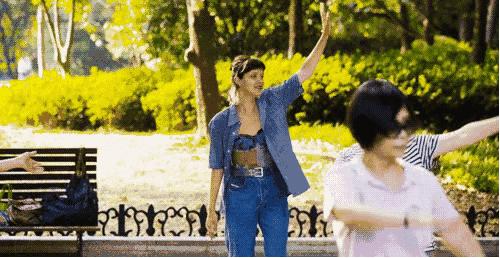 谁敢在我举哑铃时讲笑话,我见一次打一次