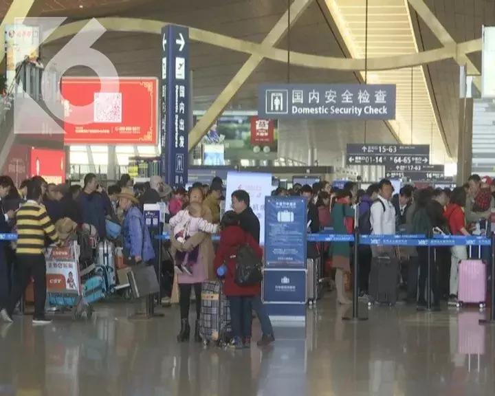 乘客到机场飞机已飞走,川航飞机起飞后返航原因