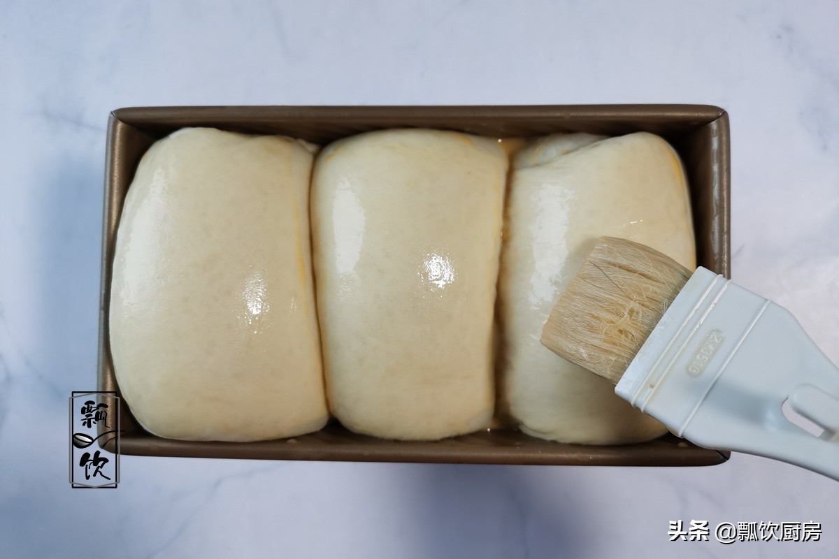 做面包表皮发硬,做面包有酒味怎么回事