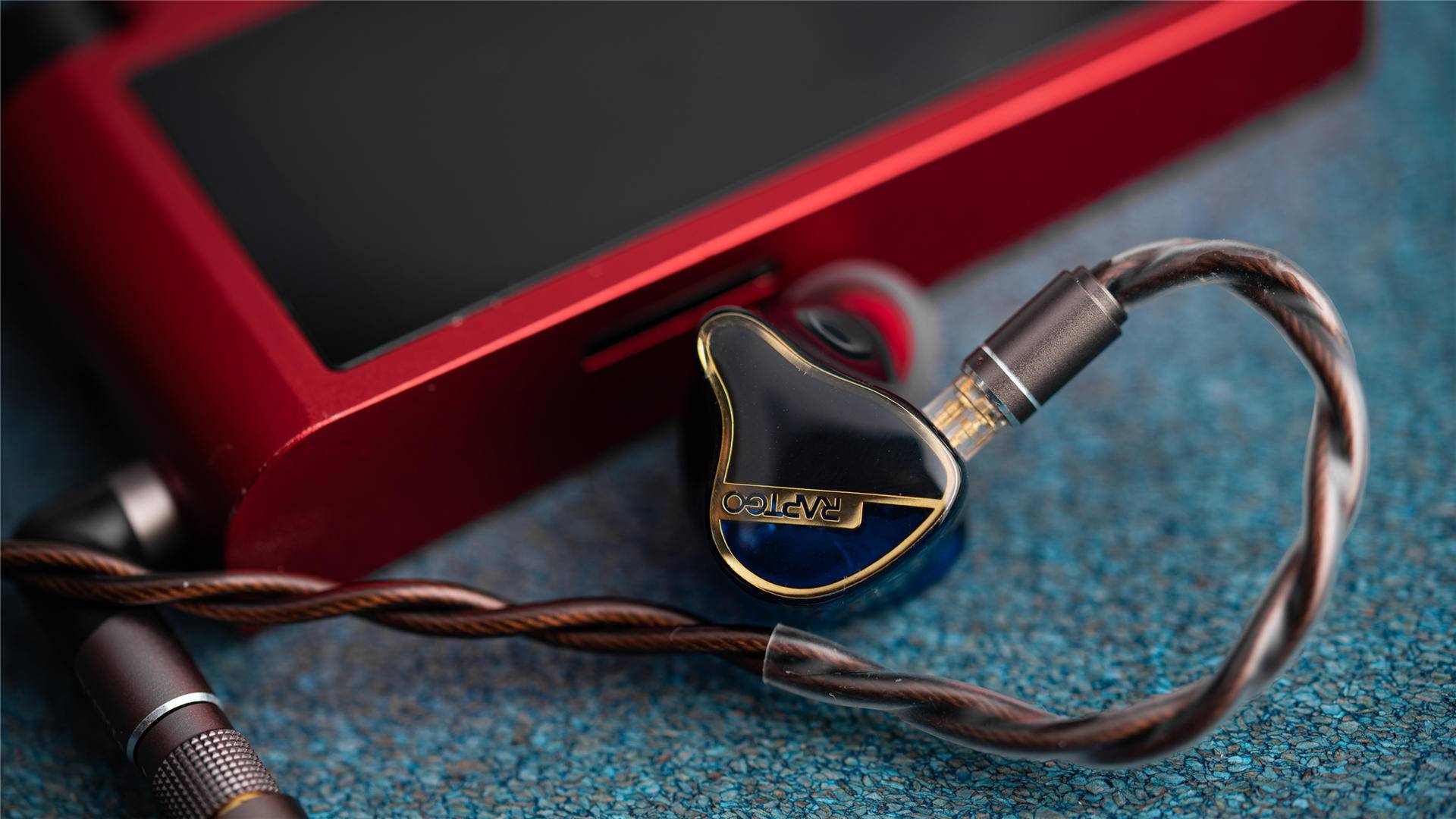 一条不到千元的高素质产品,简单评价RAPTGOGR40CP四单元动铁耳机