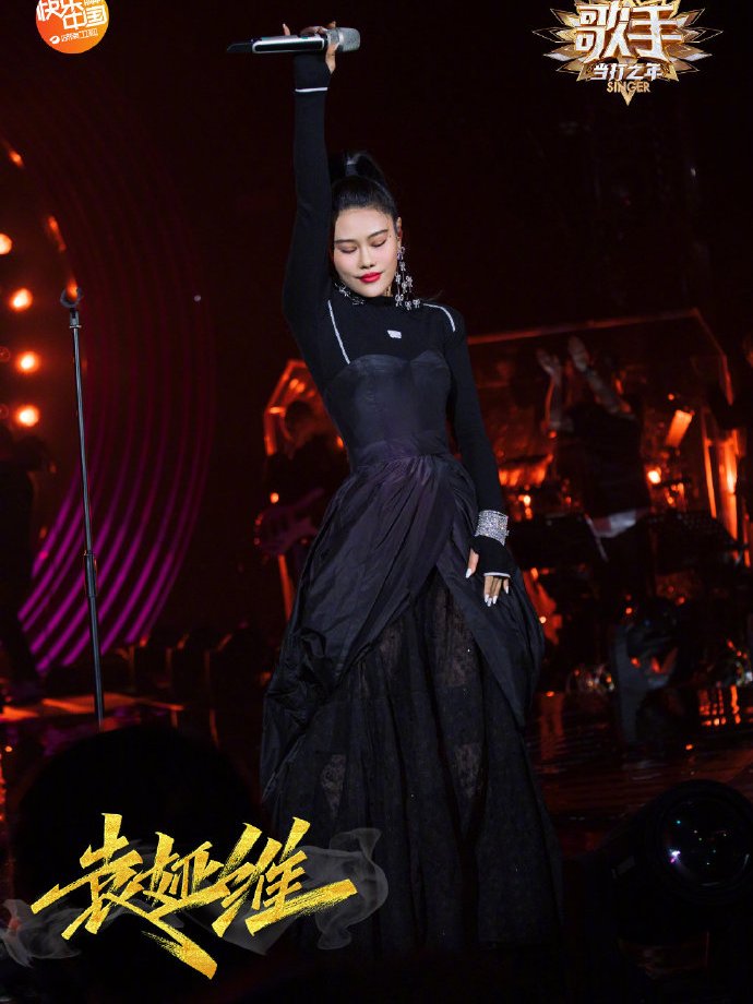 《歌手》取消现场大众听审团采用云录制,为什么不直接停播呢