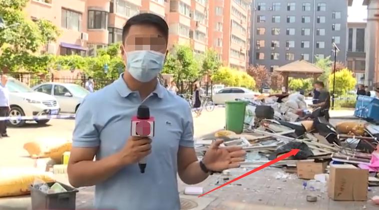 楼下拆墙导致房屋坍塌,阳台换窗坍塌后续