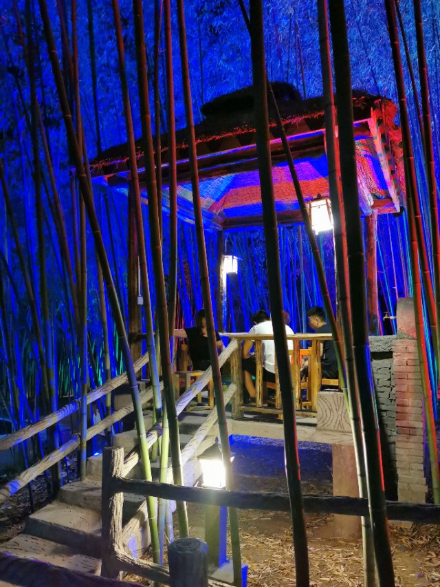 重渡沟：曾经的穷山沟！被民宿唤醒、如今游客一住就俩月