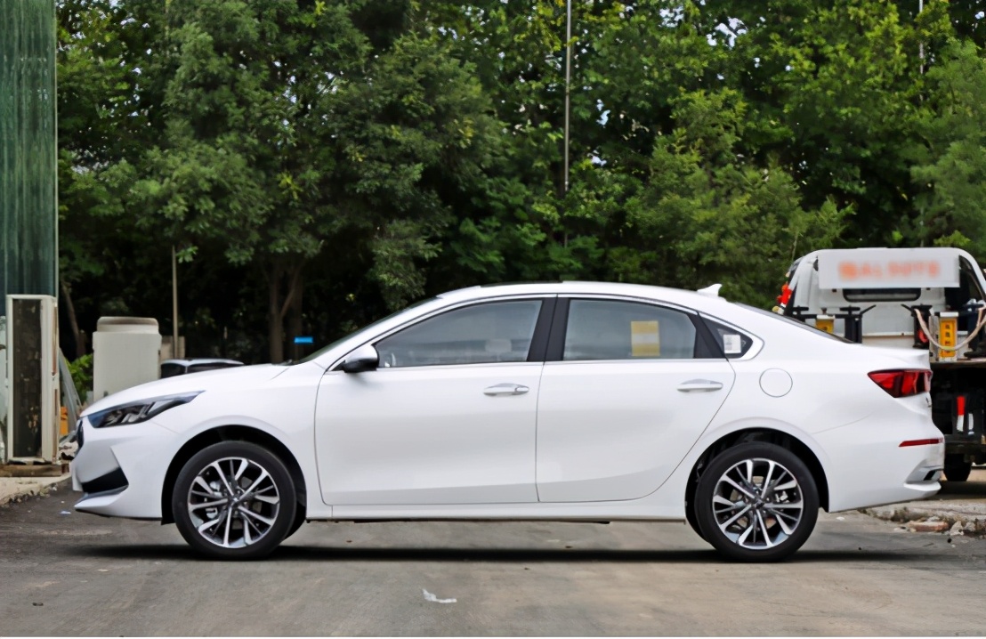 1.4t油耗和1.6l一样吗,起亚k3和日产轩逸谁省油