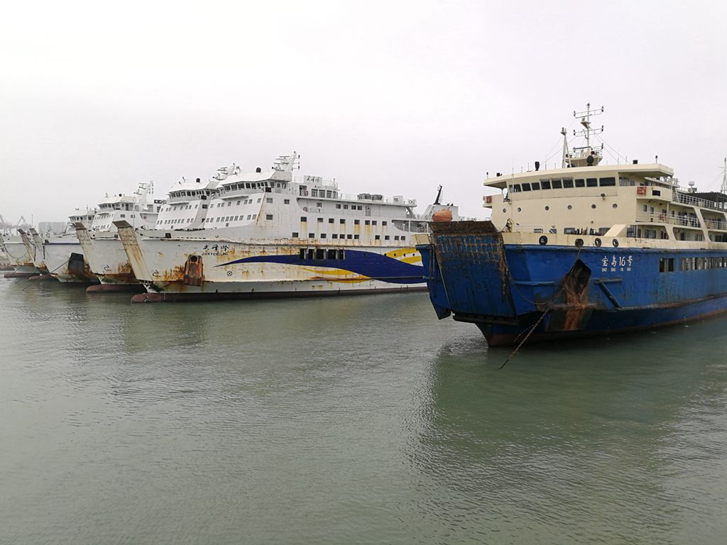 租驾琼粤桂黔渝川（1）：服务员，来份猪肚鸡